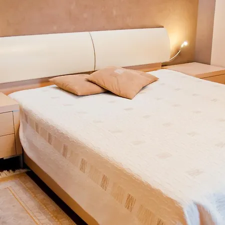 On Kazarmennyi Zavulok Apartament *